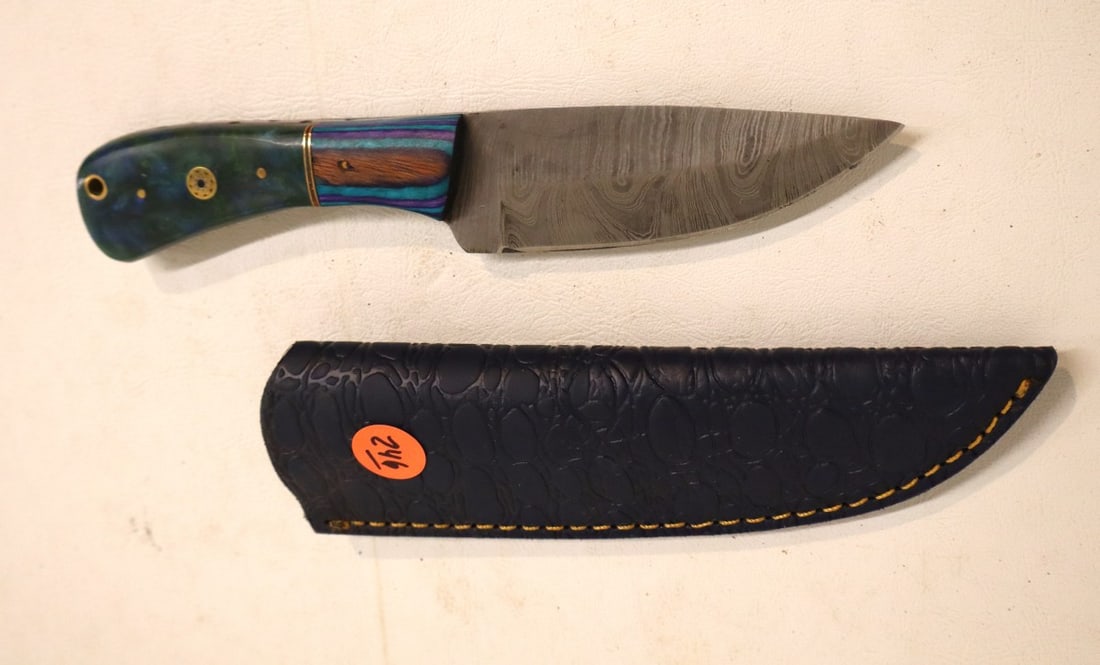 Damascus blade knife with multi color handle & leather sheath: Handcrafted damascus blade knife with multi colored handle, leather sheath with belt loop. 9"l