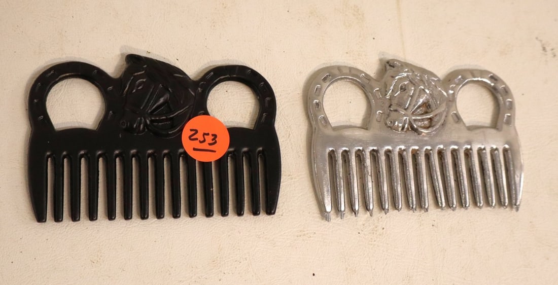 Handcrafted grooming combs w/horse shoes & horse heads (1 of 1)
