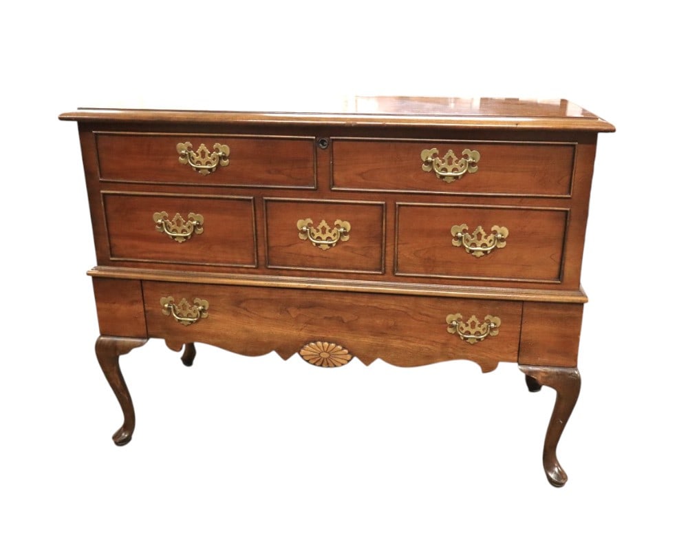 Vintage Lane mahogany queen anne cedar chest w/drawer (1 of 7)