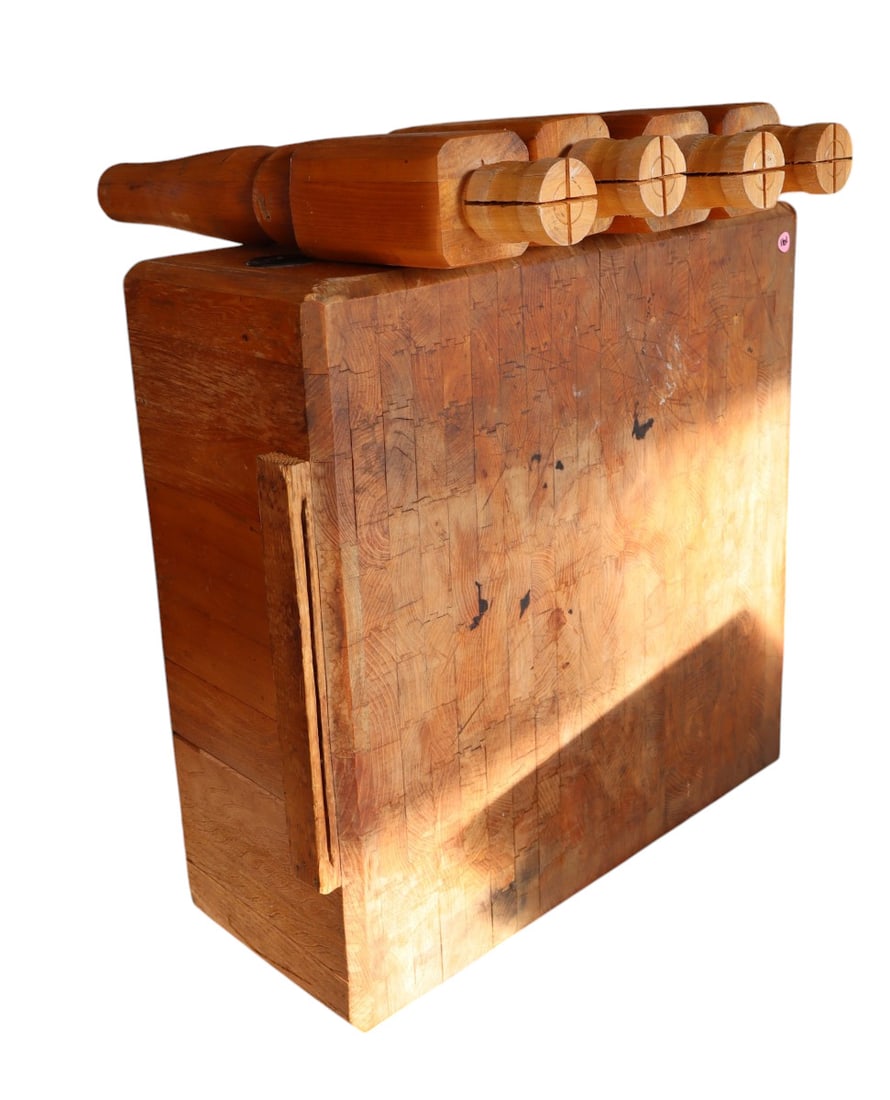 Nice size butcher block with knife holders solid mixed woods (1 of 4)