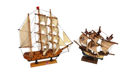 2 vintage model clipper ships