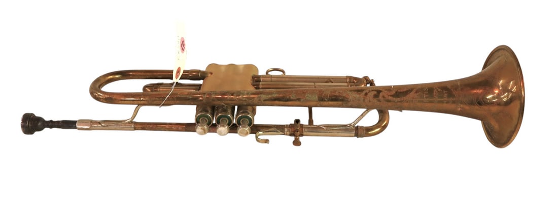 Vintage Elkhart super artist blessing bugle w/mouth pc.: Vintage Elkhart super artist blessing bugle with mouth piece has wear and patina. 22"l x 6"w