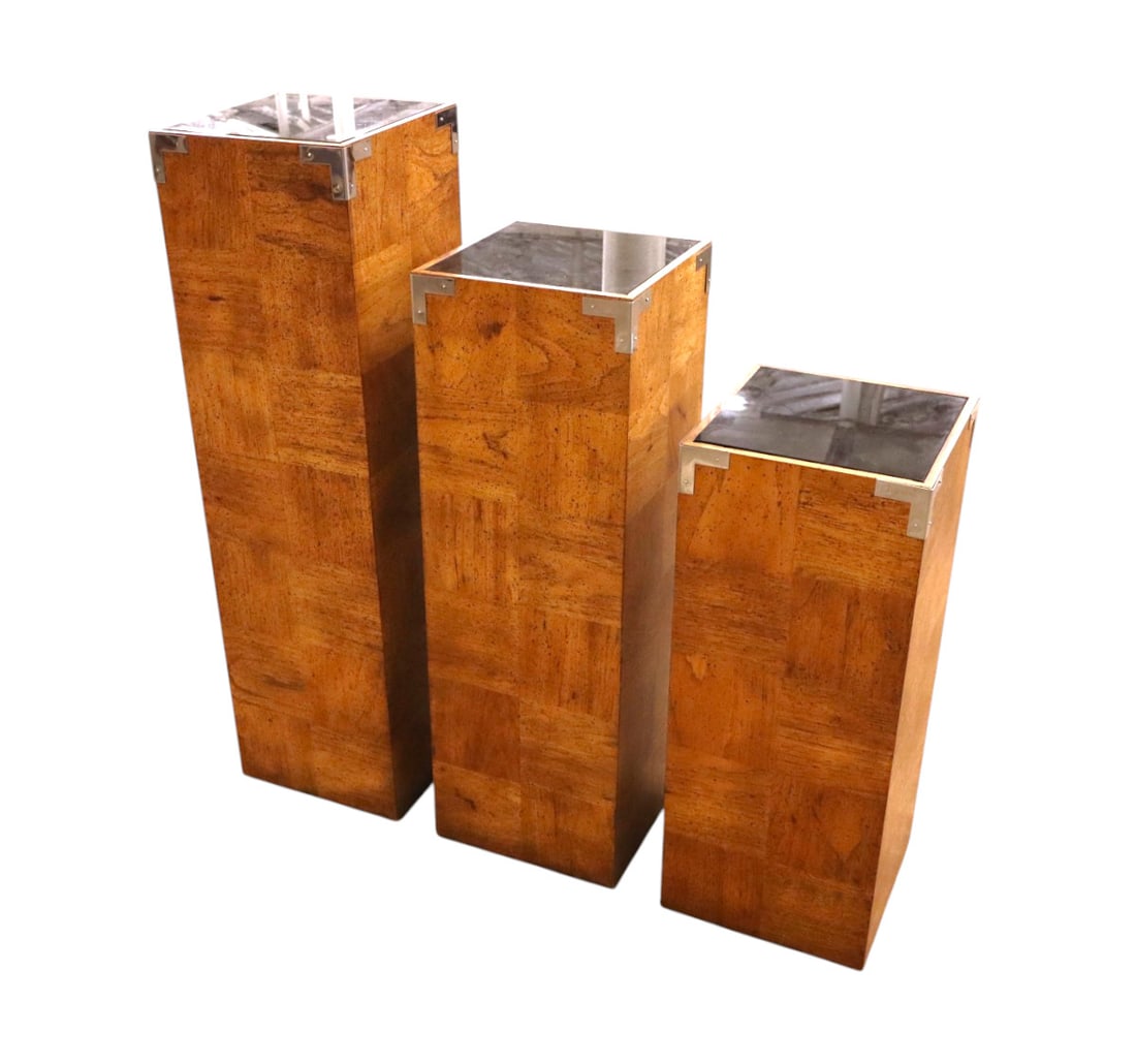 Nice set 3 midc graduating pedestals manner Baughman: Nice set of 3 mid century graduating pedestals in the manner of Milo Baughman in walnut finish with black glass tops original finish structurally sound and in good condition. 10"x10" square, 35.5"h 30