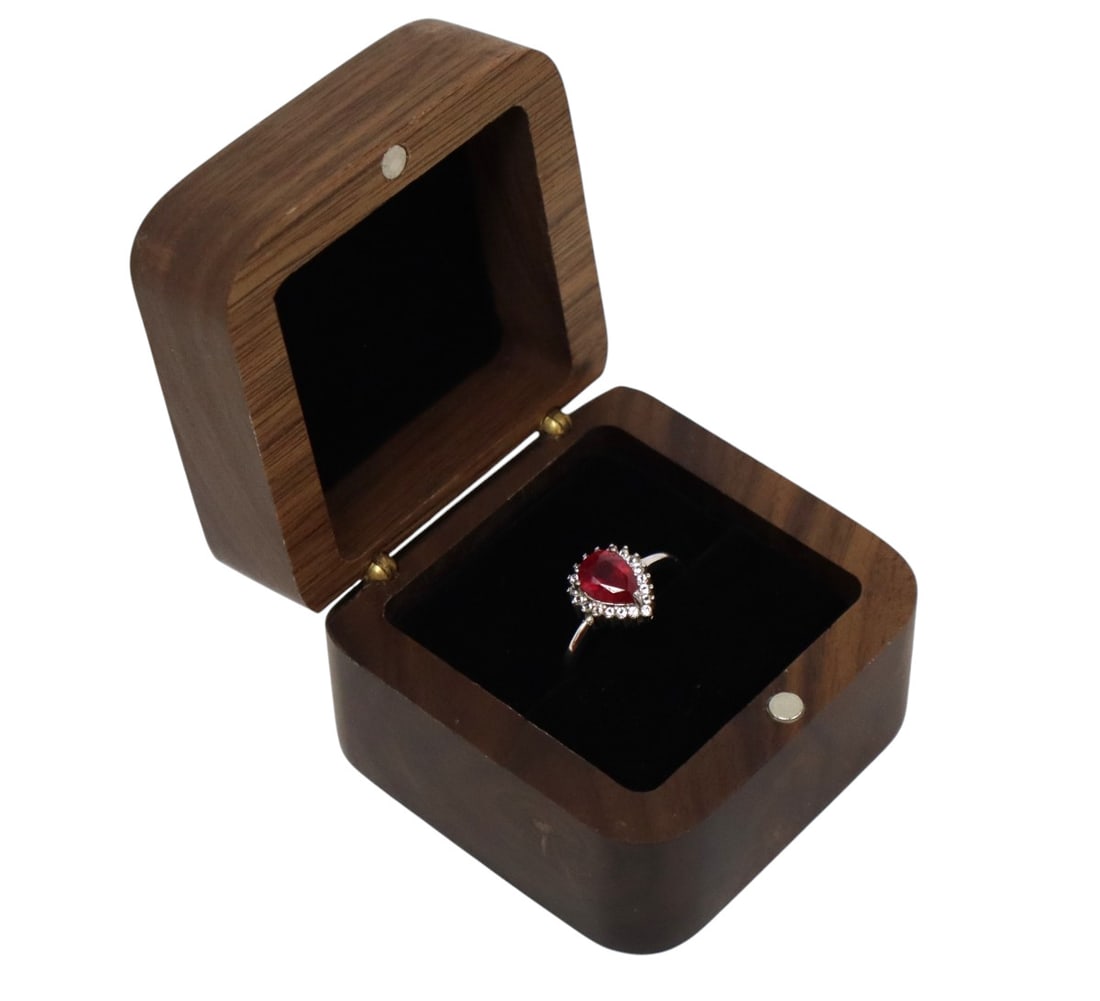 Nice ruby 1.25ct and white sapphire ring in s/s (1 of 6)