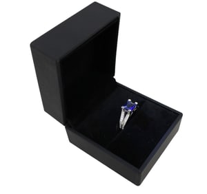 Beautiful natural blue sapphire 2ct and white topaz ring in s/s