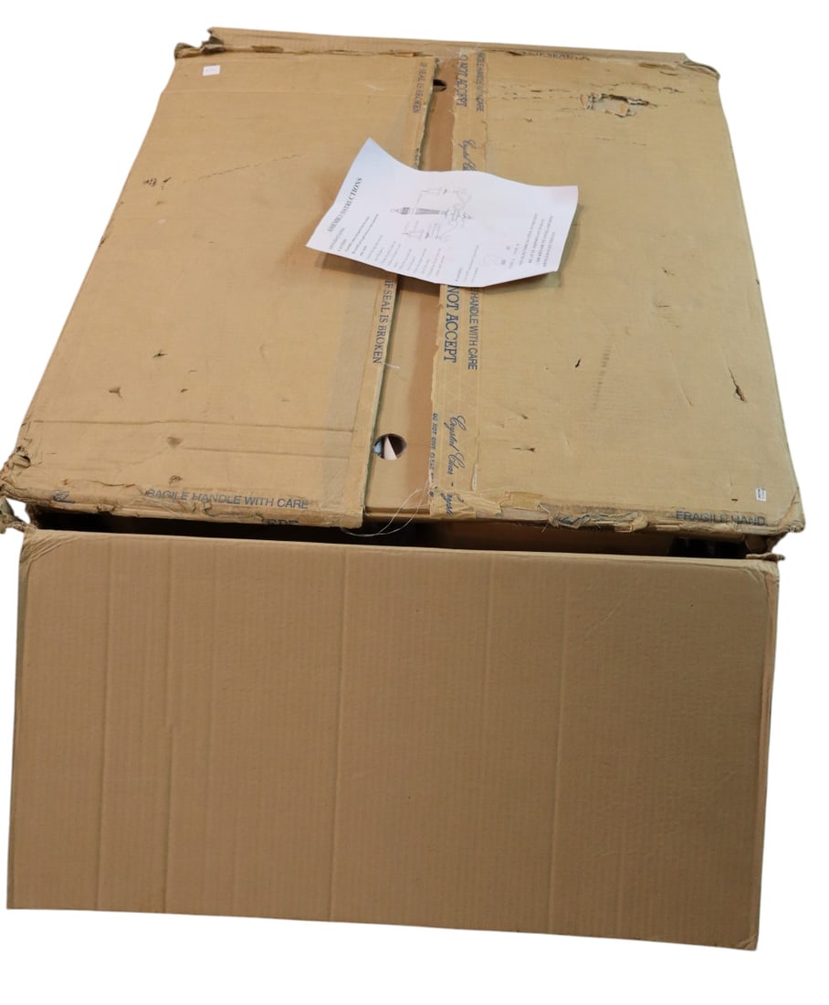 New chandelier CU-6179-6 (never installed) (1 of 4)