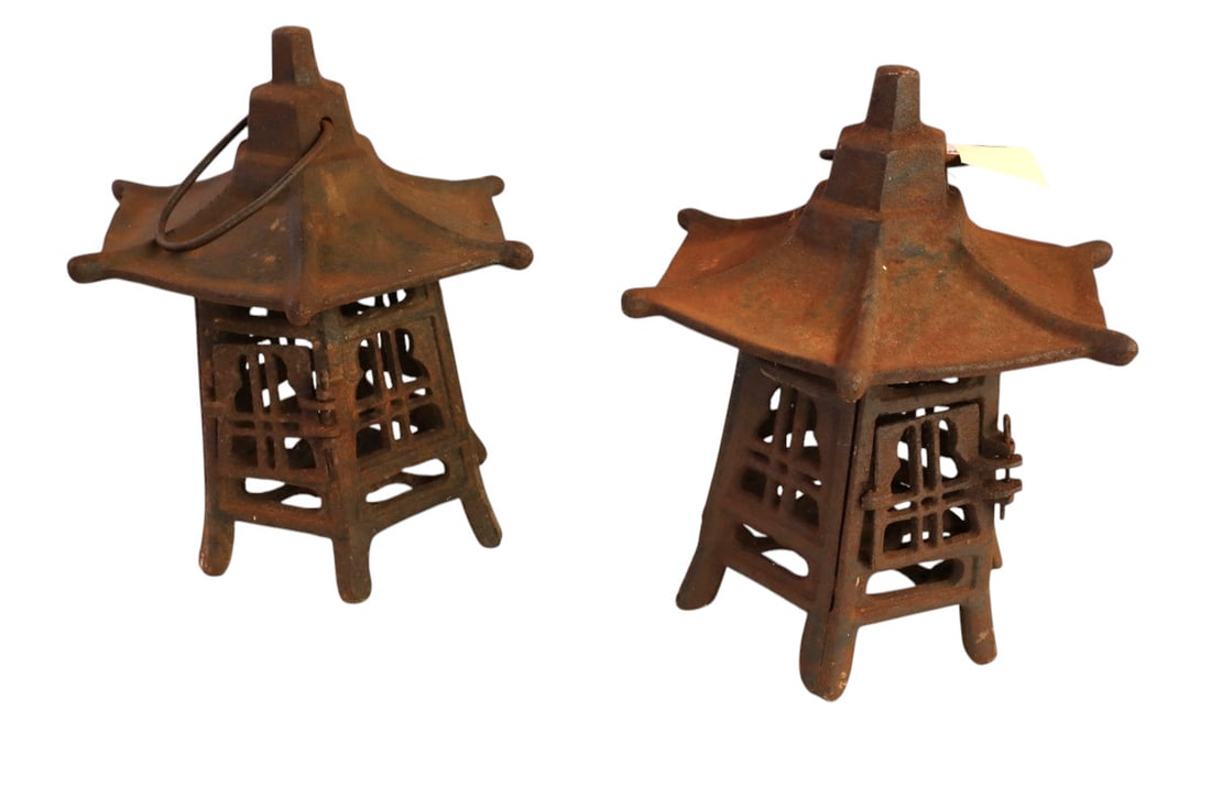Pair of cool vintage cast iron pagoda candle lamps (1 of 4)