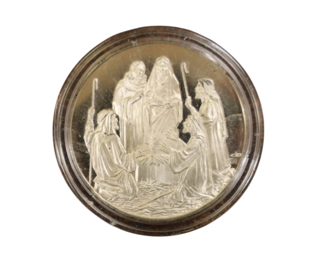 Silver commemorative coin with nativity scene and Luke chapter 2 verse 16 (1 of 3)
