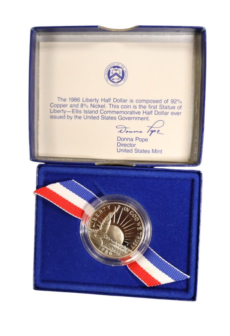 United States Liberty Half 100th Birthday statue of liberty commemorative coin with box and papers: United States Liberty Half 100th Birthday statue of liberty commemorative coin with box and papers