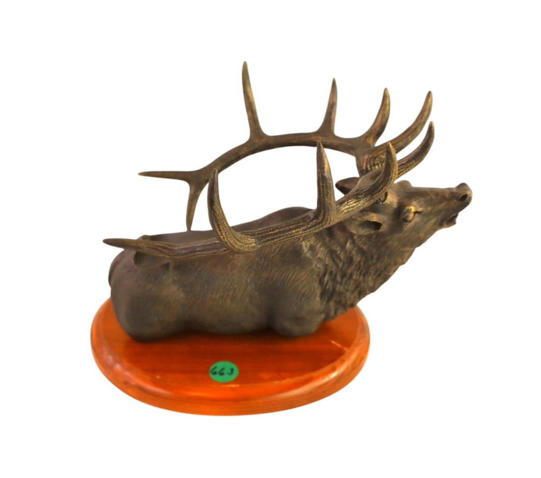 Stag bottle holder on wooden base (1 of 5)