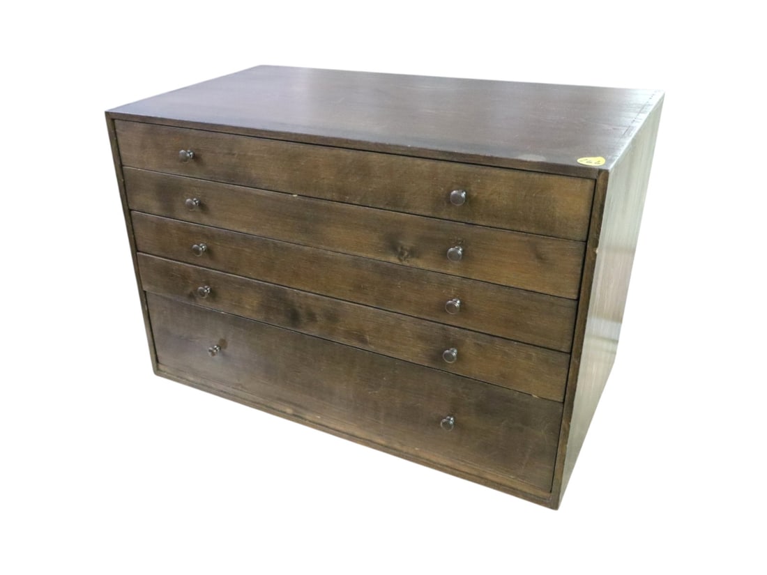 Vtg dovetailed 5 drawer felt lined collector's chest: Vintage dovetailed 5 drawer collector's chest in walnut finish with felt lined and divided drawers structurally sound and in good condition for age with some wear on top. 13"h x 20"w x 11"d