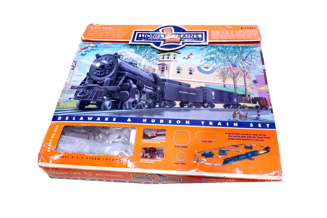 Lionel Delaware & Hudson Train Set in box seems complete: Lionel Delaware and Hudson Train Set in box, seems complete.