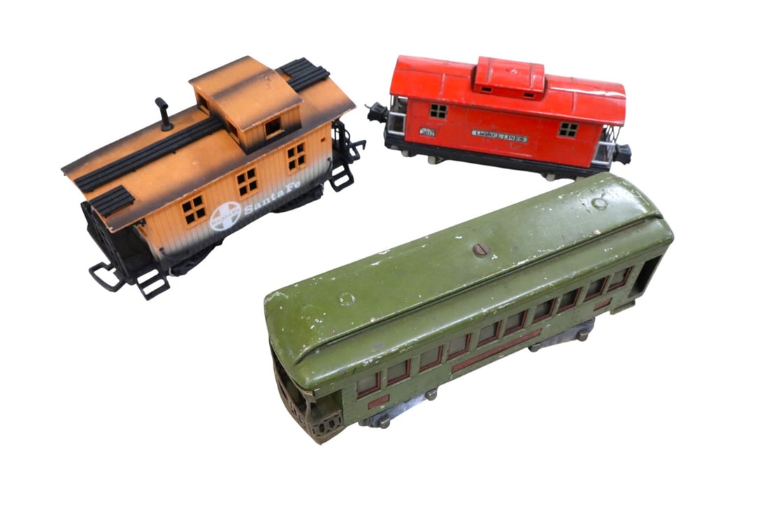 3 Lionel & other train cars incl: cabooses some metal (1 of 2)
