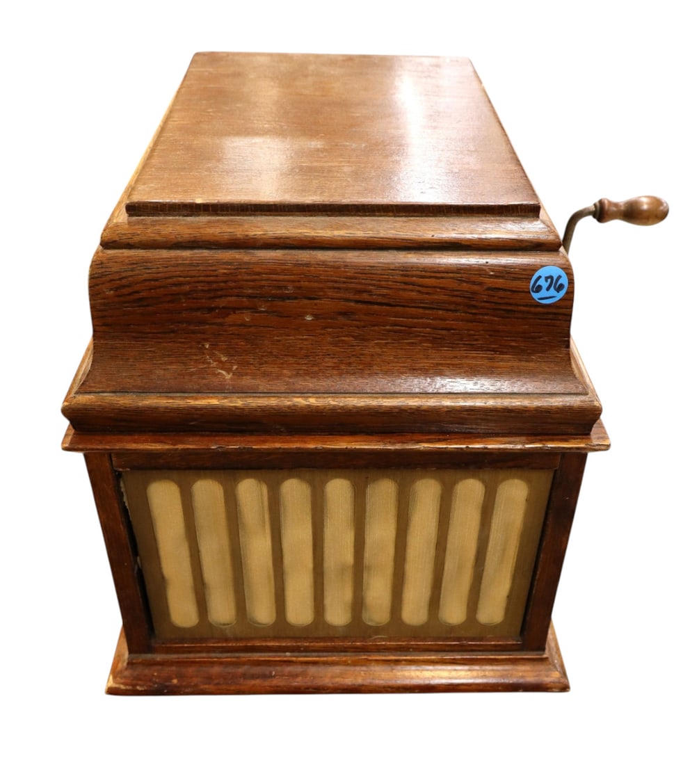 Antique Edison Amberola 30 Cylinder phonograph player (1 of 10)