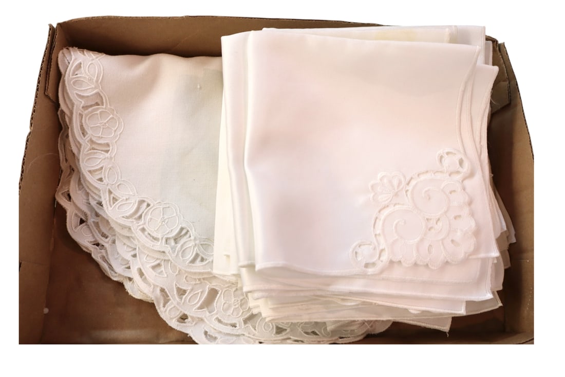 33 pieces of vintage laced placemats and napkins (1 of 3)