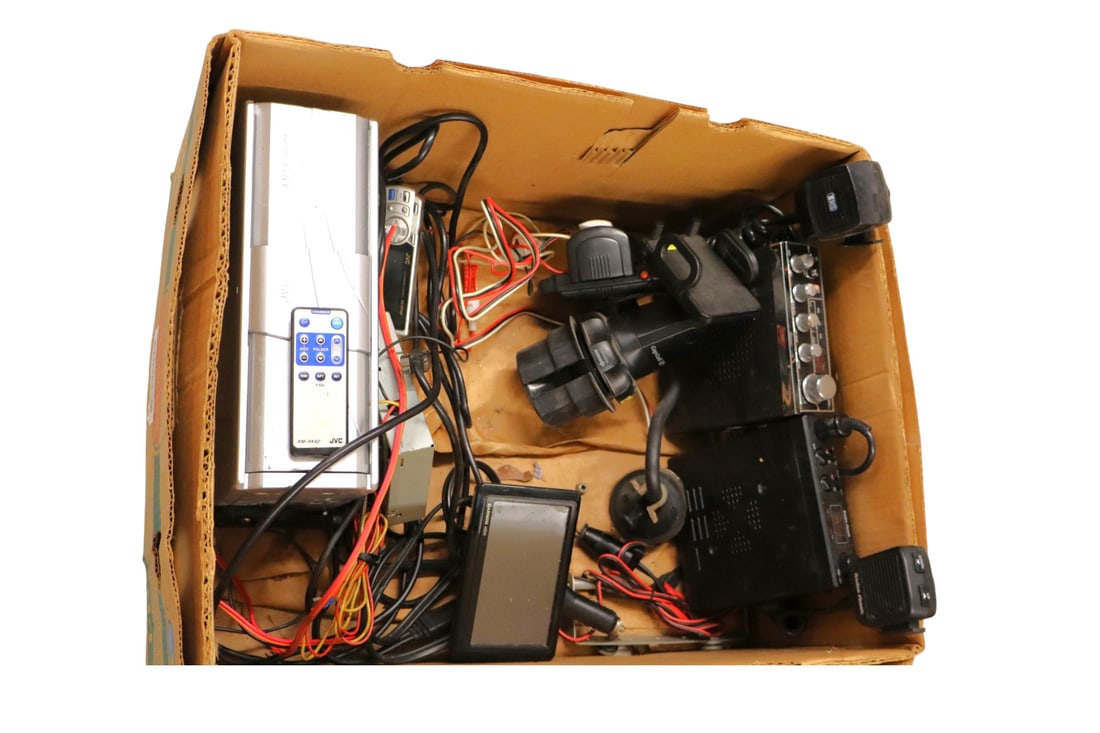 Vtg JBC autochanger, Garmin GPS, CB Radios, Cup & Phone holders (1 of 7)