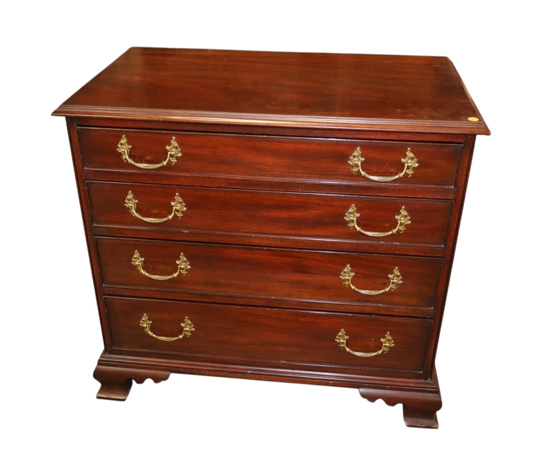 Henkel Harris mahogany bachelors chest: Henkel Harris solid mahogany 4 drawer bracket foot bachelors chest, original finish, structurally sound and in good condition. 29.5"h x 33.5"w x 19"d