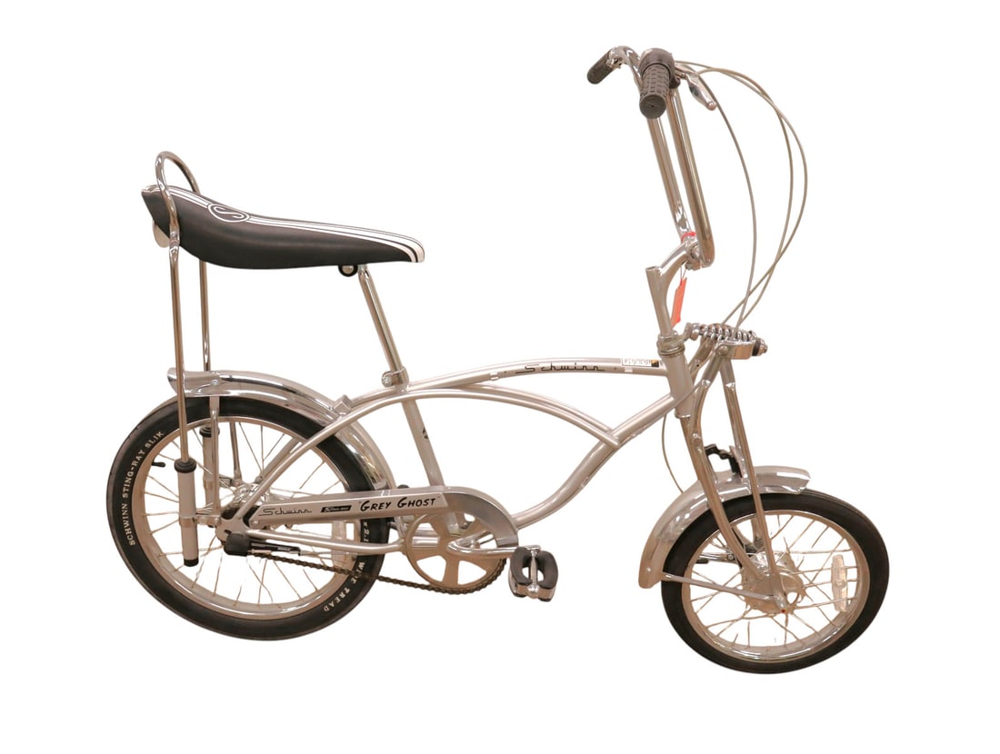 NWT Schwinn Grey Ghost Stingray Bicycle: Fantastic Schwinn Grey Ghost Stingray Bicycle in very good condition with tag and banana seat and flat racing tires.