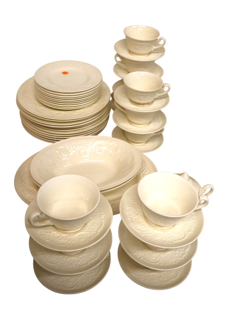 39 pieces Wedgwood Patrician (1 of 4)