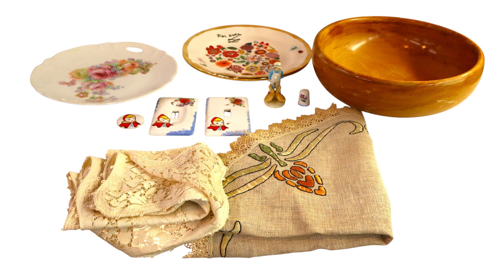 10pc. mix: MidC wooden bowl, 2 plates and other. (1 of 6)