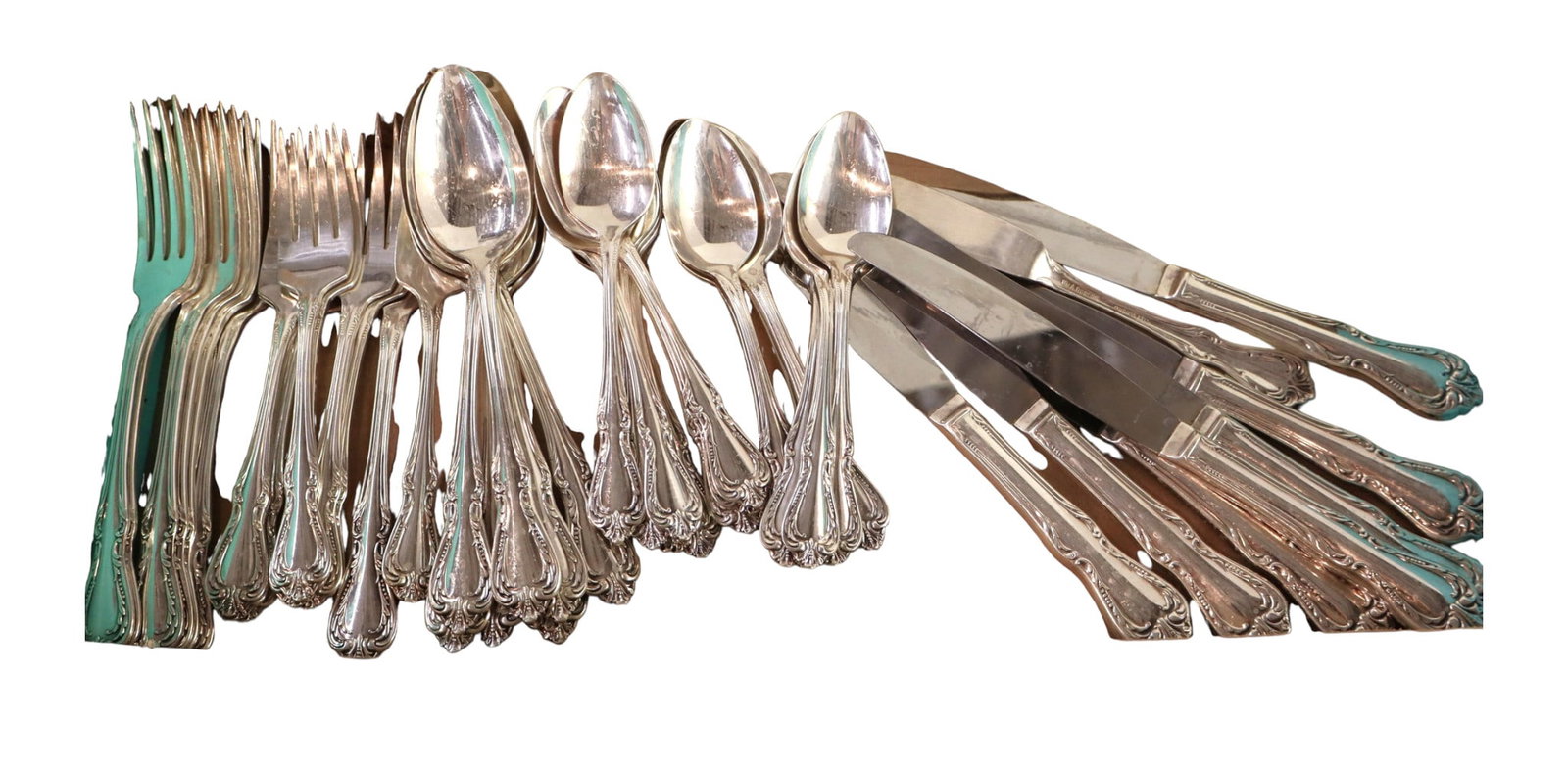 48 pcs vintage silverplate flatware Oneida: 48 pieces of vintage silverplate flatware Oneida