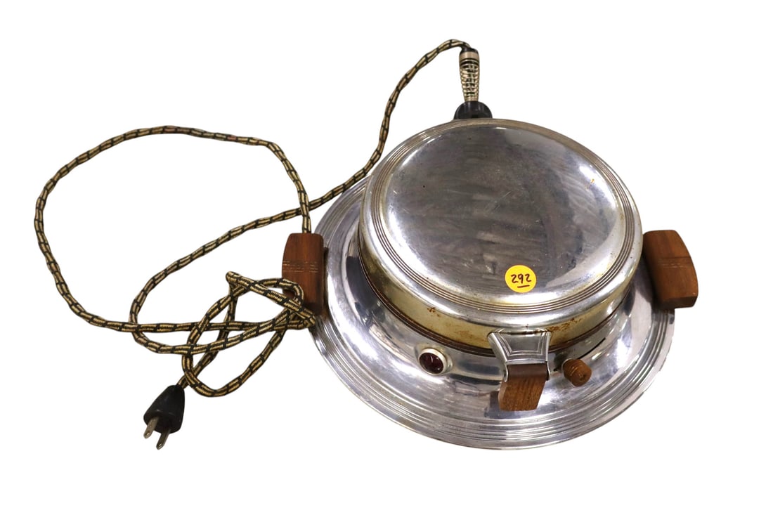 Antique Universal waffle maker in chrome finish: Antique Universal waffle maker in chrome finish