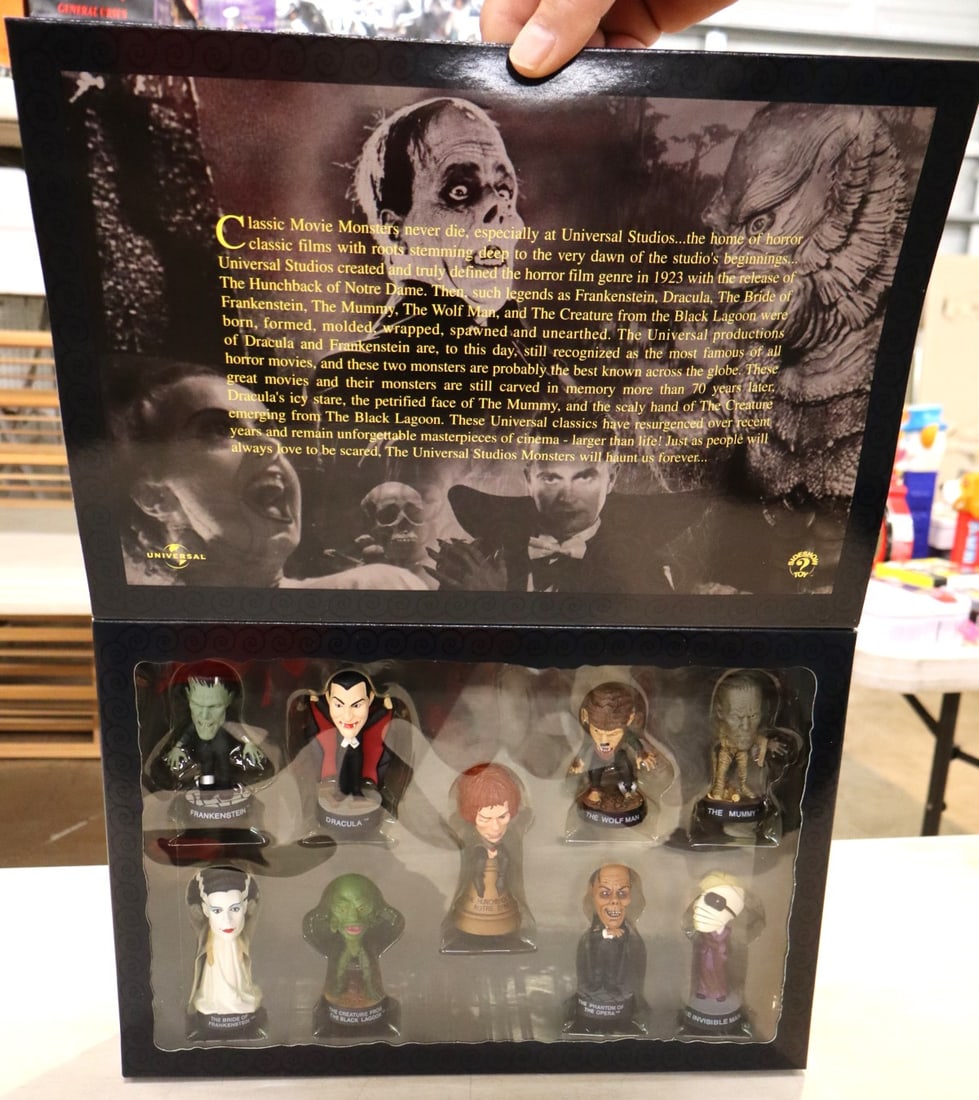 Vintage F.A.O. Schwarz Premier Action Figures Little Big Heads Universal Studios Monsters new in box (1 of 6)