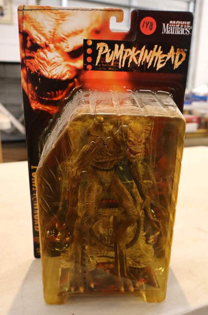 Vintage Movie Maniacs by McFarlane Toys Pumpkin Head action figure new in box (1 of 4)