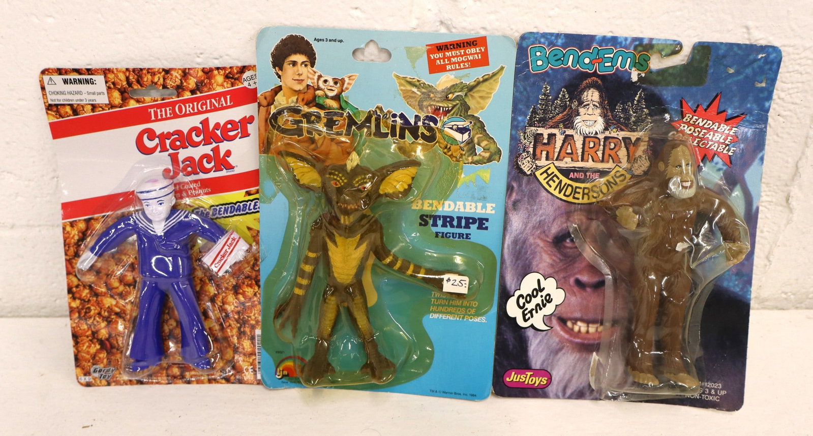 3 vintage bendables: Cracker Jack, Gremlins, Harry & Hendersons in original packaging (1 of 2)