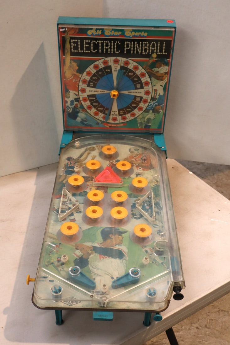 Vintage Wolverine battery operated table top pinball machine. (1 of 5)