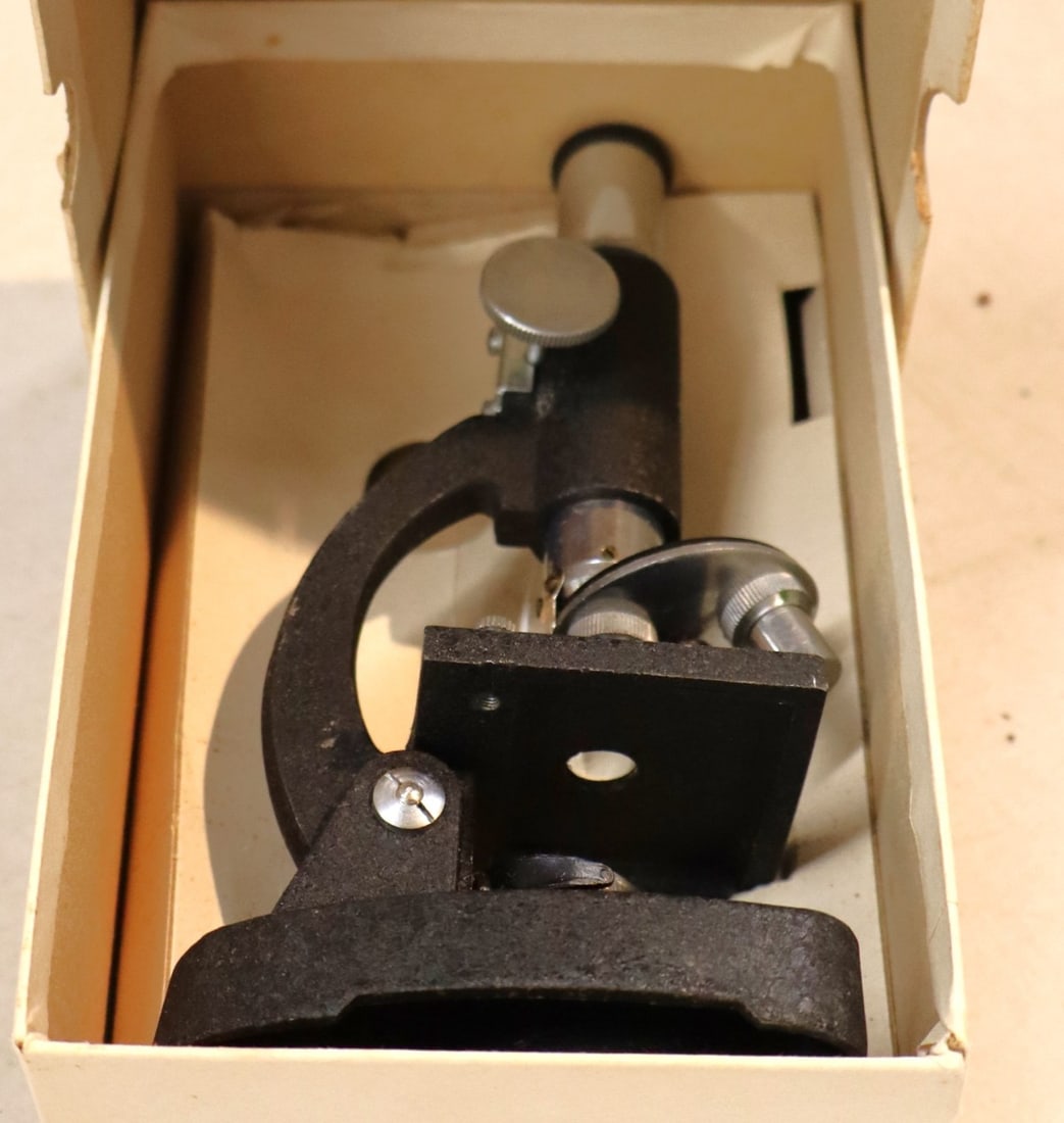 Vintage child's microscope in original box (1 of 2)