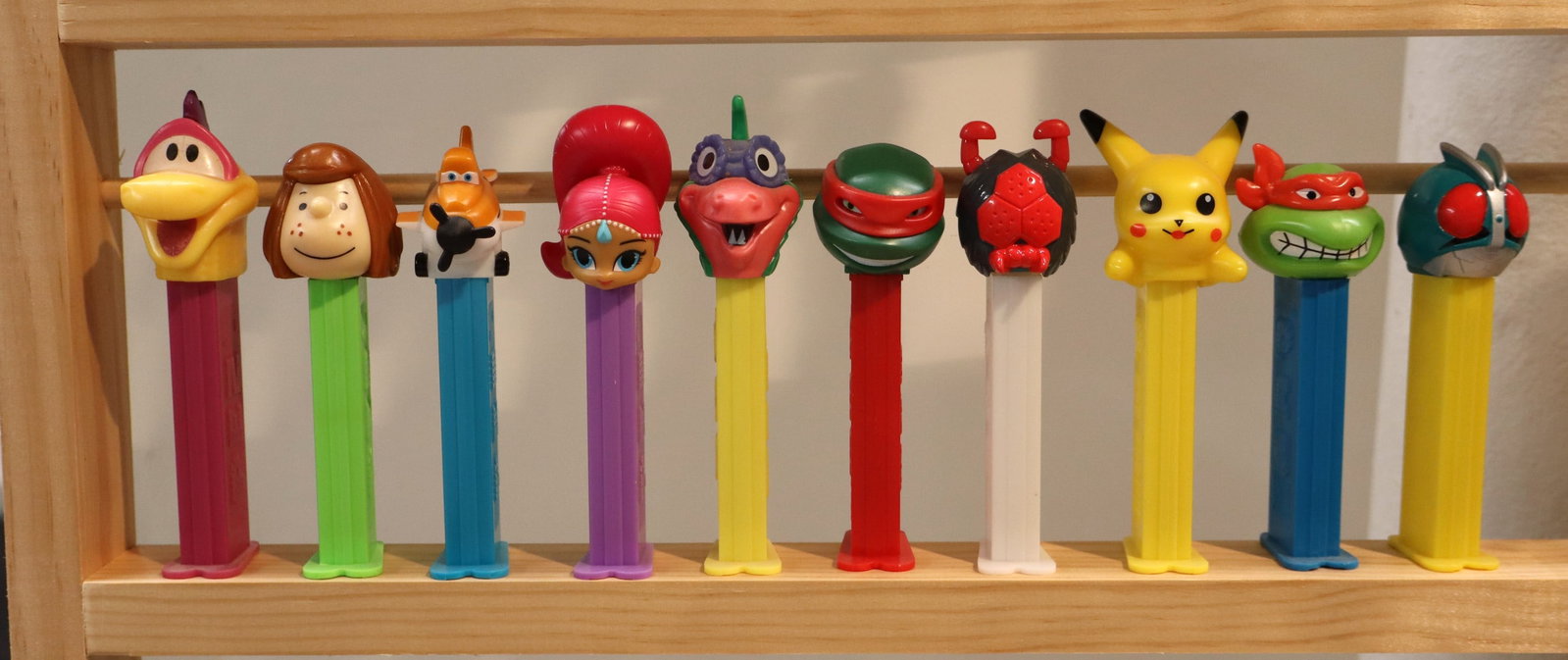 10 vintage PEZ candy dispensers (1 of 1)