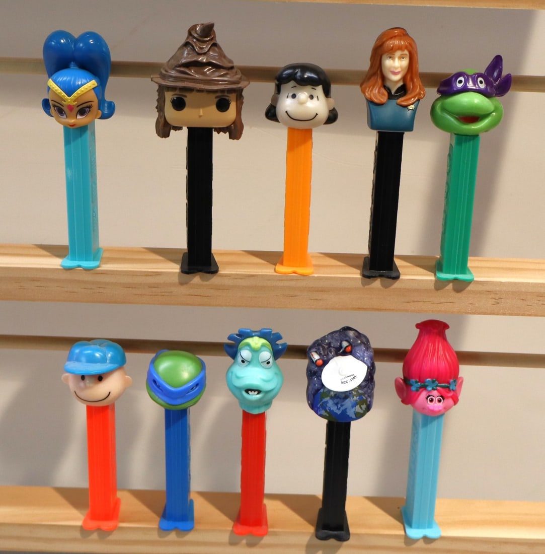 10 vintage PEZ candy dispensers (1 of 1)