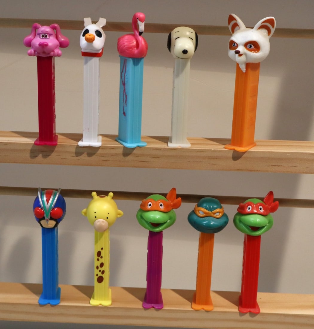 10 vintage PEZ candy dispensers (1 of 1)