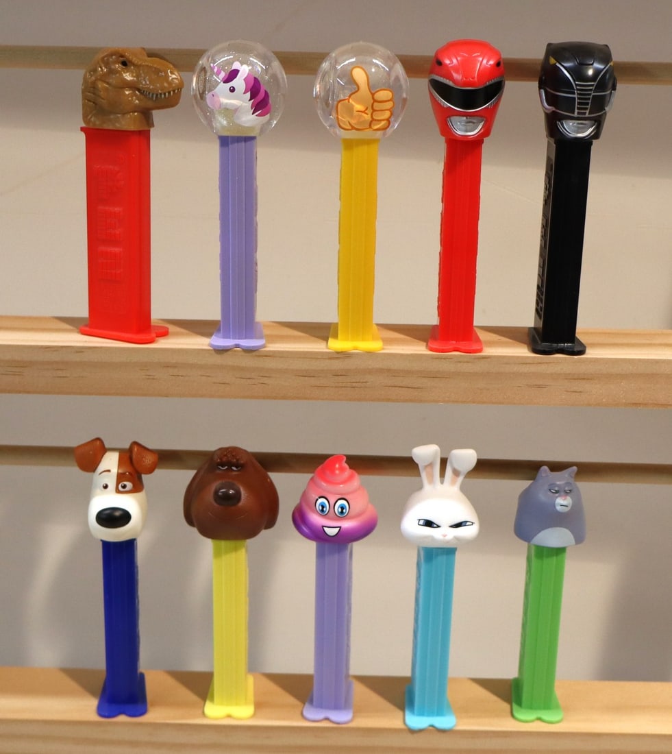 10 vintage PEZ candy dispensers (1 of 1)