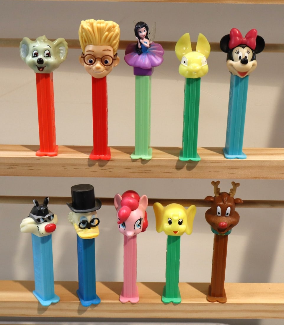 10 vintage PEZ candy dispensers (1 of 1)