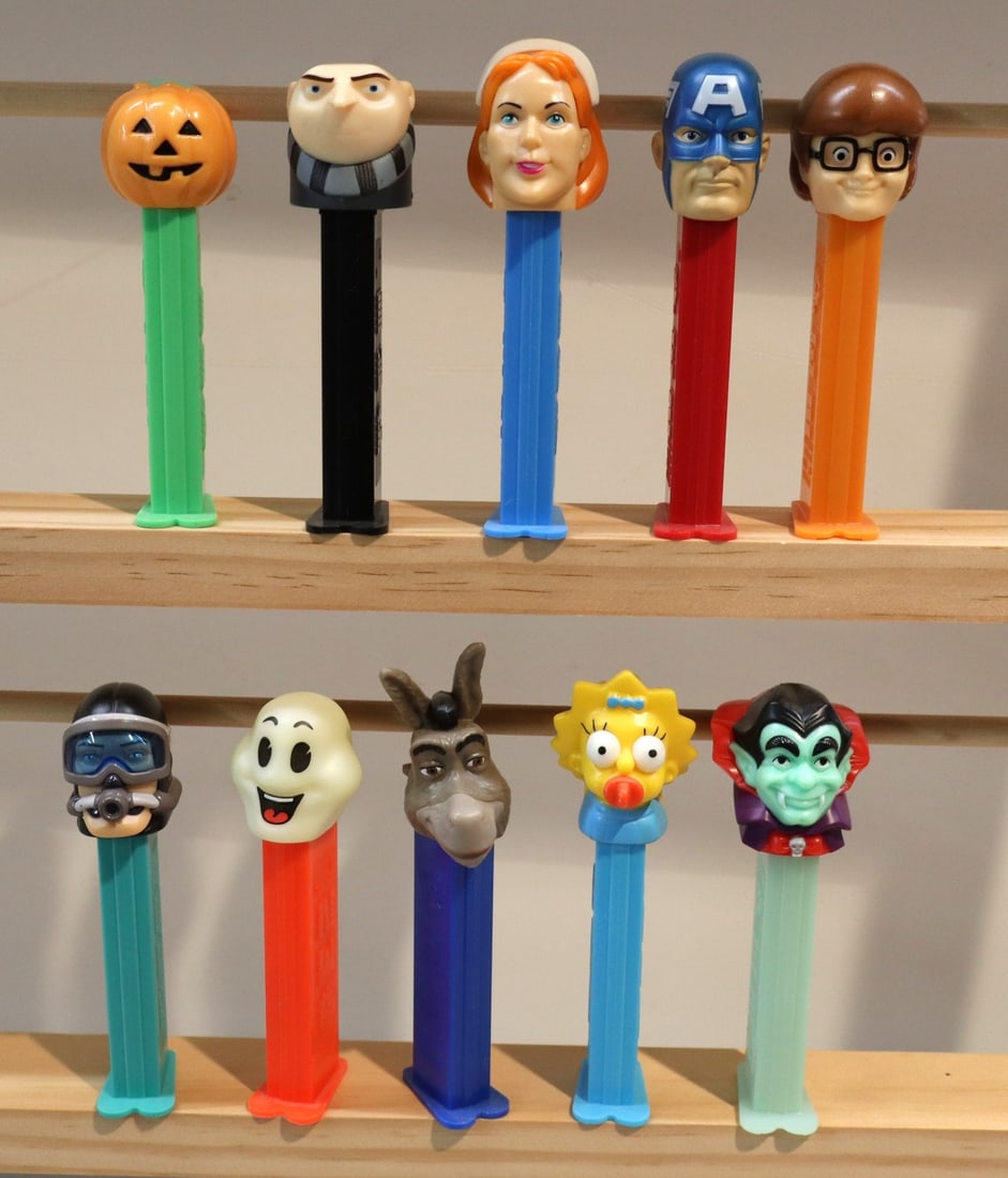 10 vintage PEZ candy dispensers (1 of 1)
