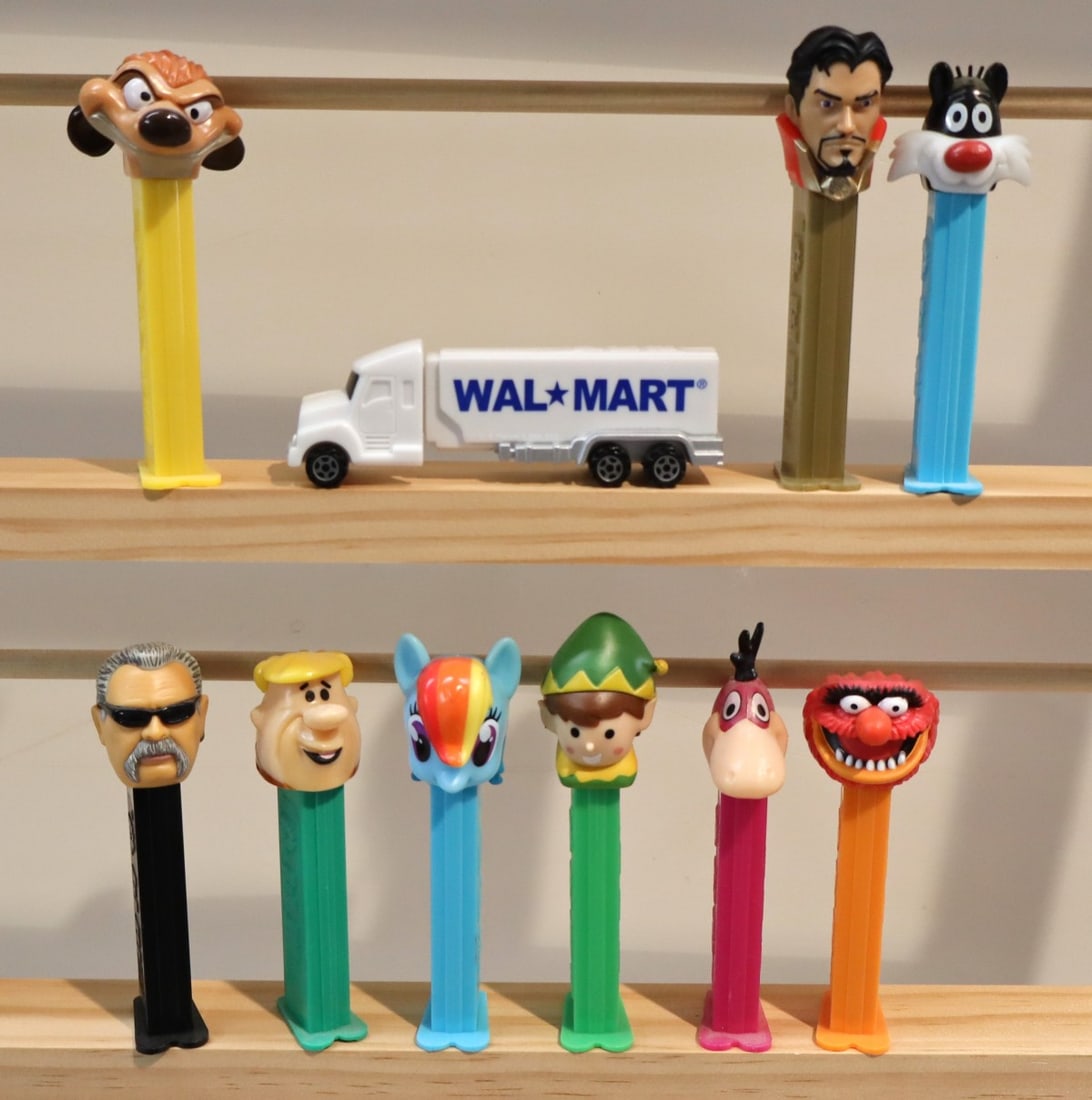 10 vintage PEZ candy dispensers: 10 vintage PEZ candy dispensers