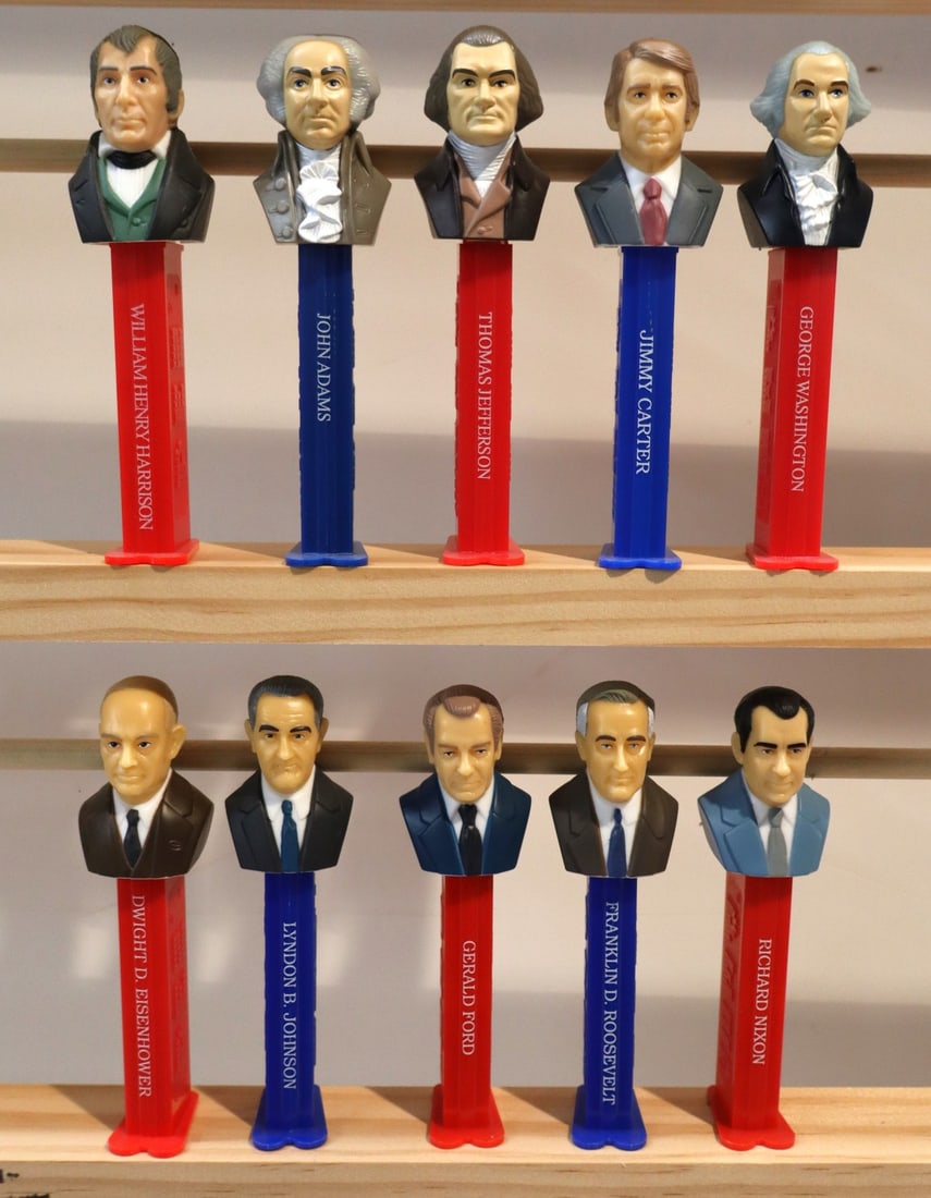10 vintage PEZ president candy dispensers (1 of 2)