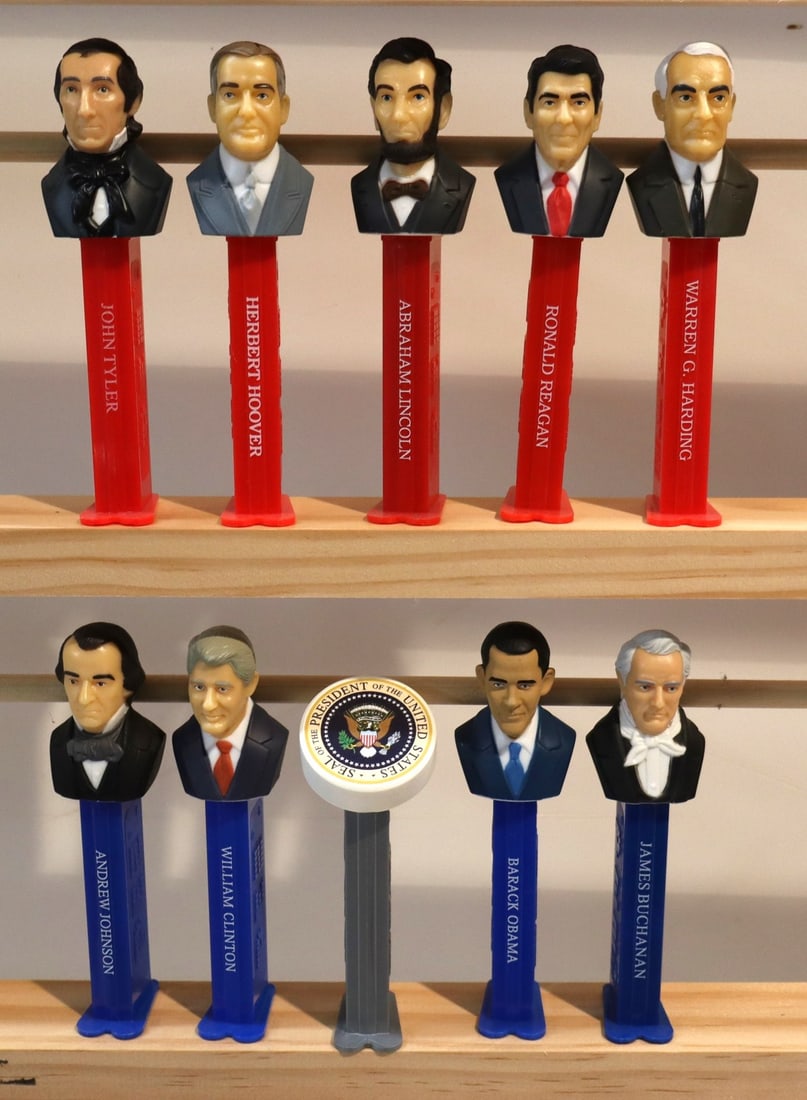 10 vintage PEZ president candy dispensers (1 of 1)