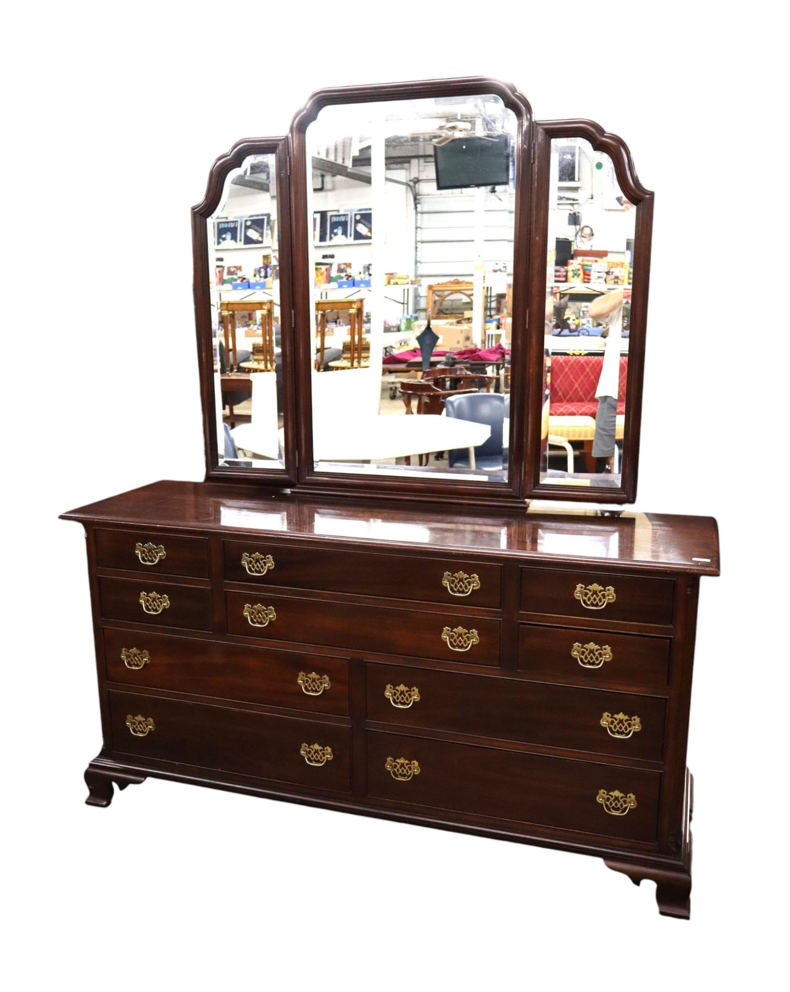 Stickley 10 drawer dresser and tri-fold mirror (1 of 11)