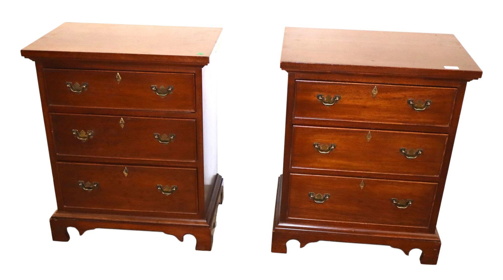 PR Vtg Craftique solid mahogany nightstands: Pair of vintage Craftique Furniture 3 drawer solid mahogany nightstands, original finish, structurally sound and in good condition with slight wear on top. Ea. 27"h x 22"w x 14"d