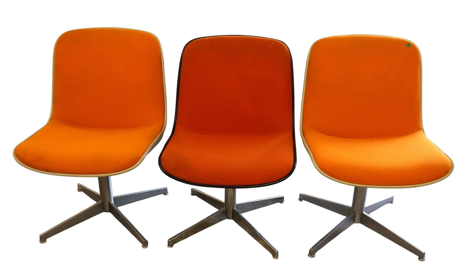 Set 3 MCM Vtg Steelcase Furn orange side chairs: Set of 3 mid century modern design vintage Steelcase Furniture swivel side chairs in the desirable orange, black trim one swivels, original finish, structurally sound and in good condition with some s