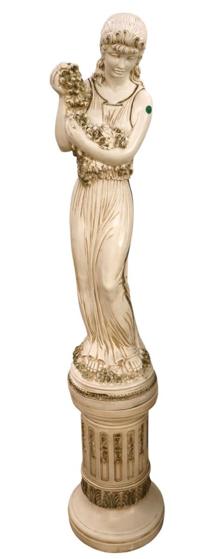 Vtg IT sculpture Universal Statuary on pedestal (1 of 8)