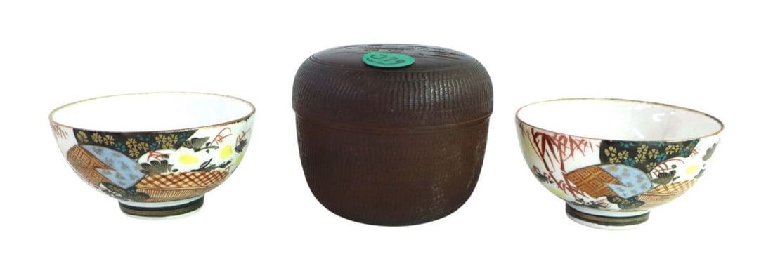 Japanese lot: 2 sg cups & hand carved cup with lid (1 of 4)