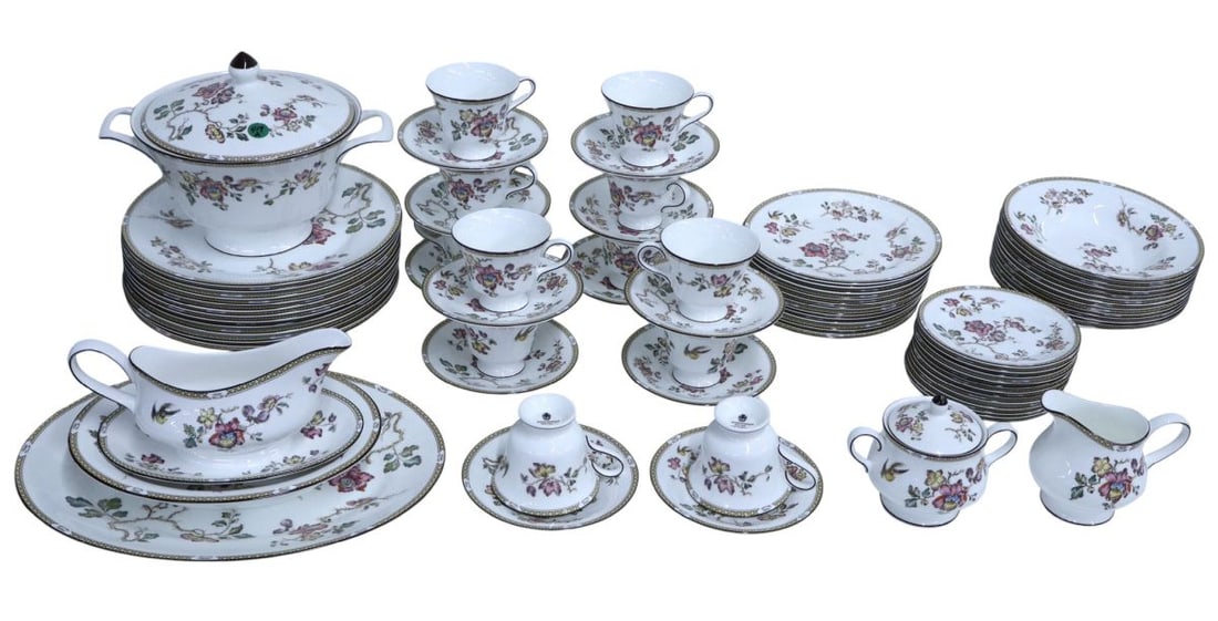 Beautiful 78pc Wedgwood Swallow dinnerware serve 12 (1 of 6)