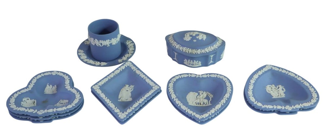 12 pieces mixed lot of Wedgwood porcelain (1 of 4)