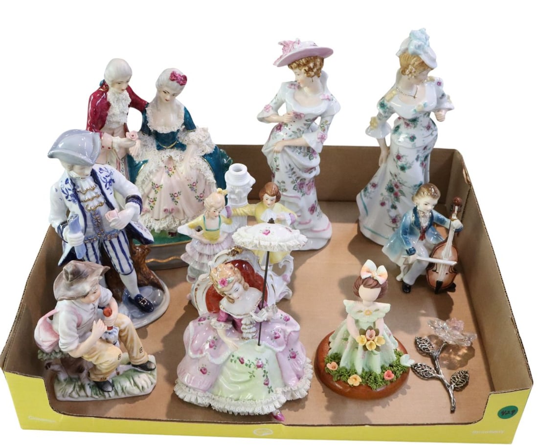 9 pieces of vintage porcelain figurines (1 of 6)