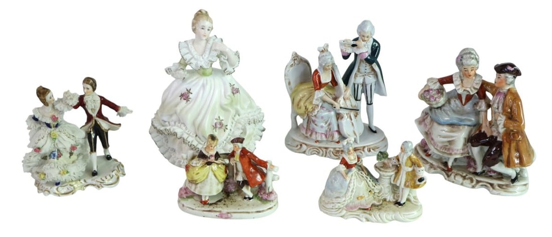 6 vintage porcelain figurines: 6 pieces of vintage porcelain figurines, some lace may be missing.