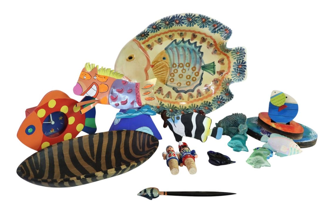 Mixed lot: fish, wine stoppers, fish clock & other (1 of 4)